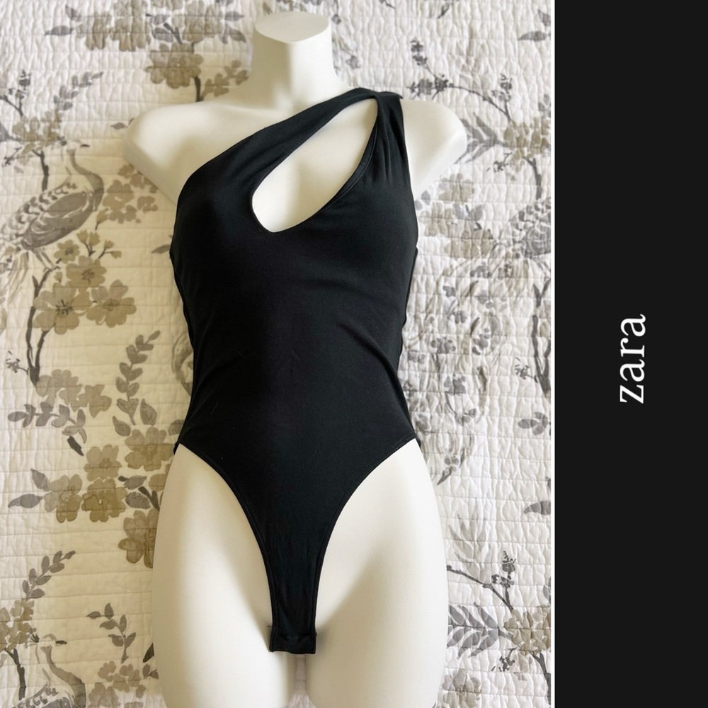 Zara One Shoulder Cotton Stretchy Cut-out Bodysuit in Black • S